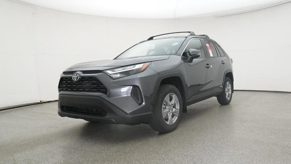 2025 Toyota RAV4 XLE 28