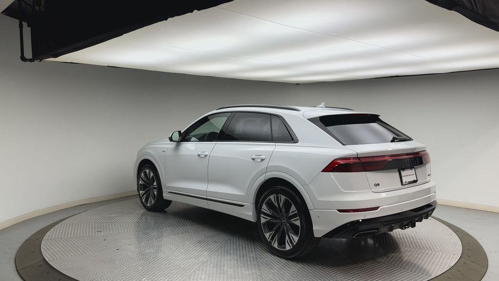 Thumbnail: 2026 Audi Q8 - 4