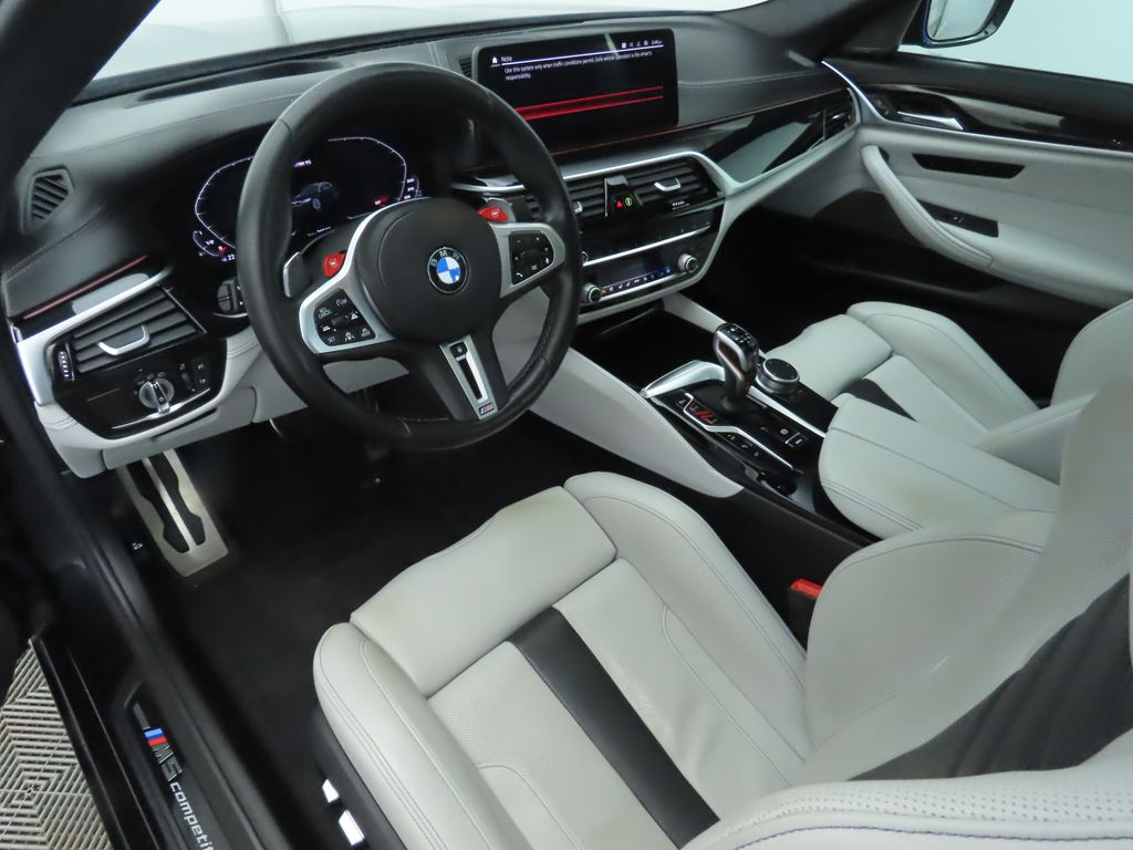 Thumbnail: 2022 BMW M5 - 9