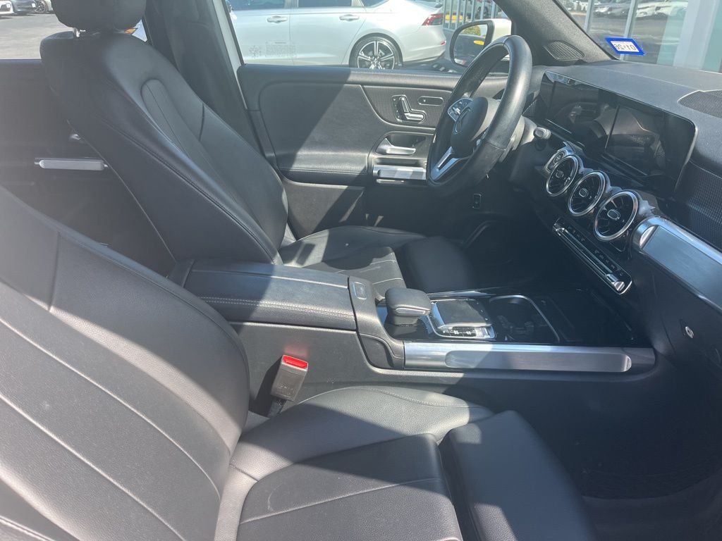 Thumbnail: 2020 Mercedes-Benz GLB - 4
