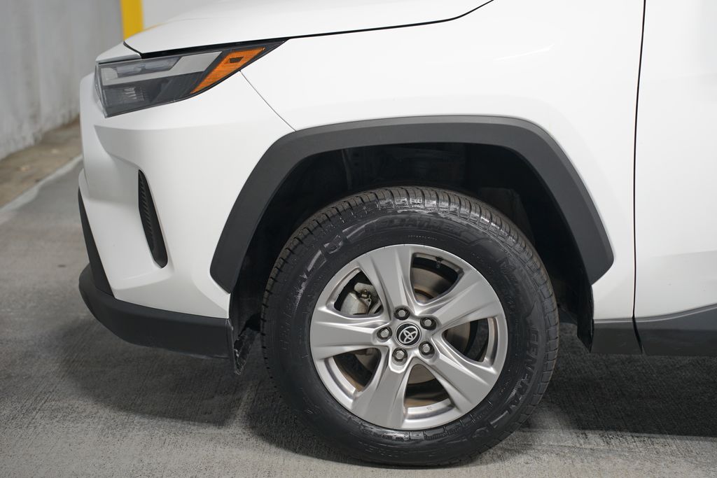2023 Toyota RAV4 XLE 5