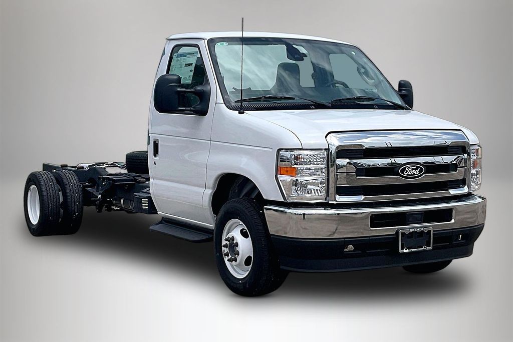 Oxford White 2027 Ford E-Series Chassis Pickup Truck Rear-Wheel Drive 6-Speed Automatic