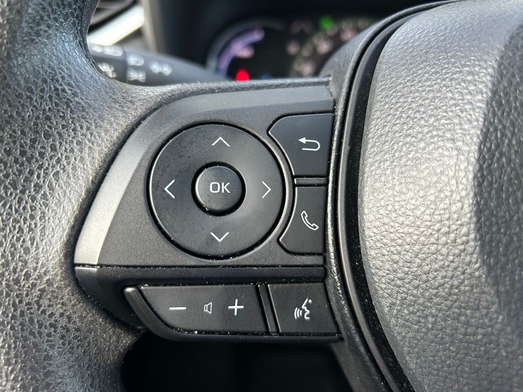 2024 Toyota RAV4 XLE 26