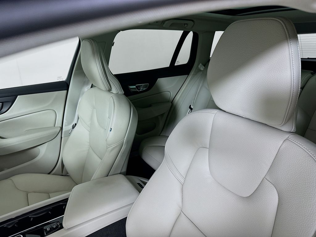 2026 Volvo V60 Cross Country Plus - Photo 8