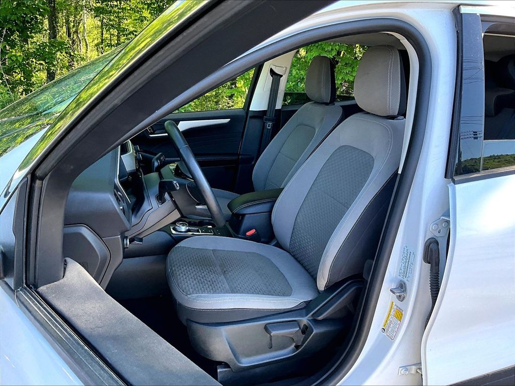 2022 Ford Escape — photo 10