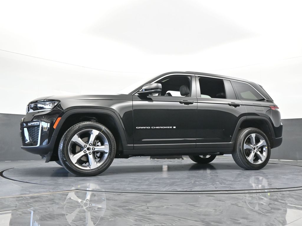 New 2026 Diamond Black Crystal Pearlcoat Jeep Limited image 52