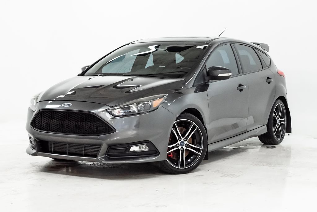 Gray (Magnetic) 2015 Ford Focus Hatchback Front-Wheel Drive 6-Speed Manual