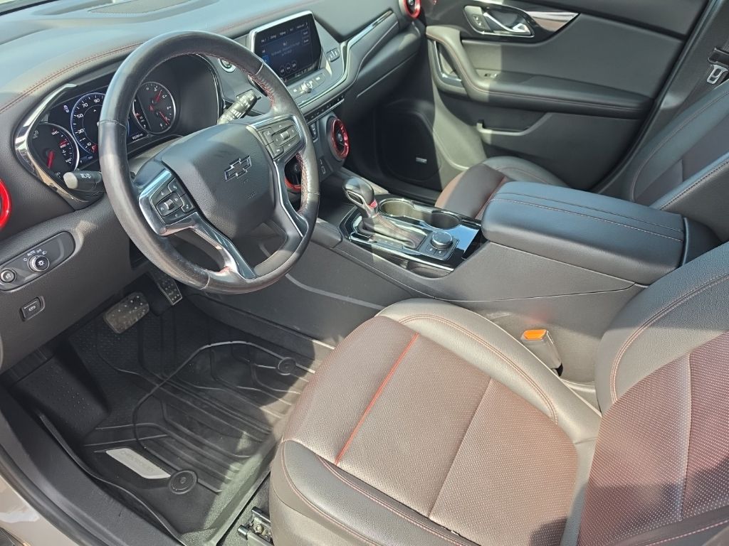 View vehicle photo 5