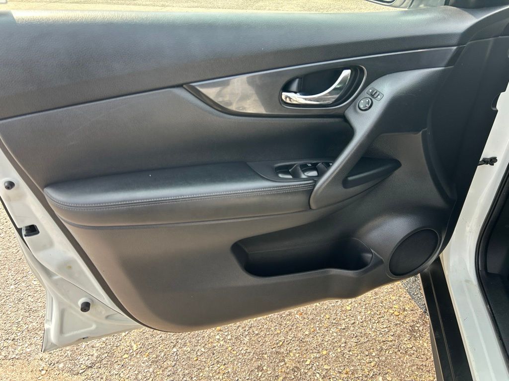 Used 2018 White Nissan SV image 16
