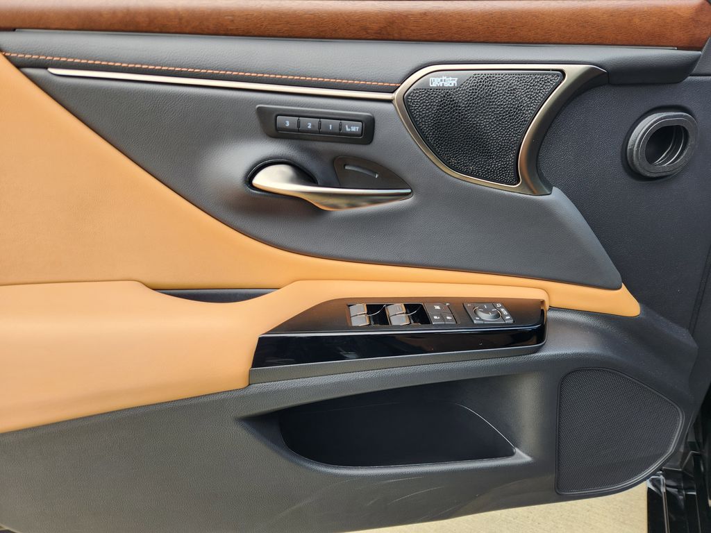 2025 Lexus ES 350 Ultra Luxury Black at Westside Lexus