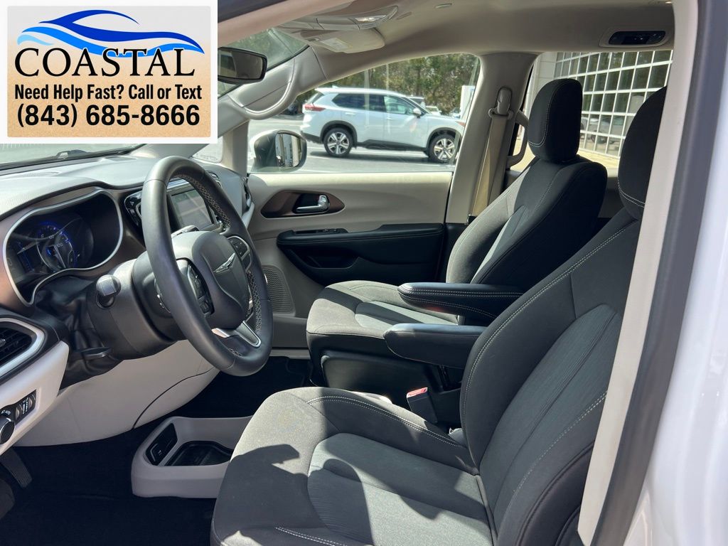2023 Chrysler Voyager LX - 9