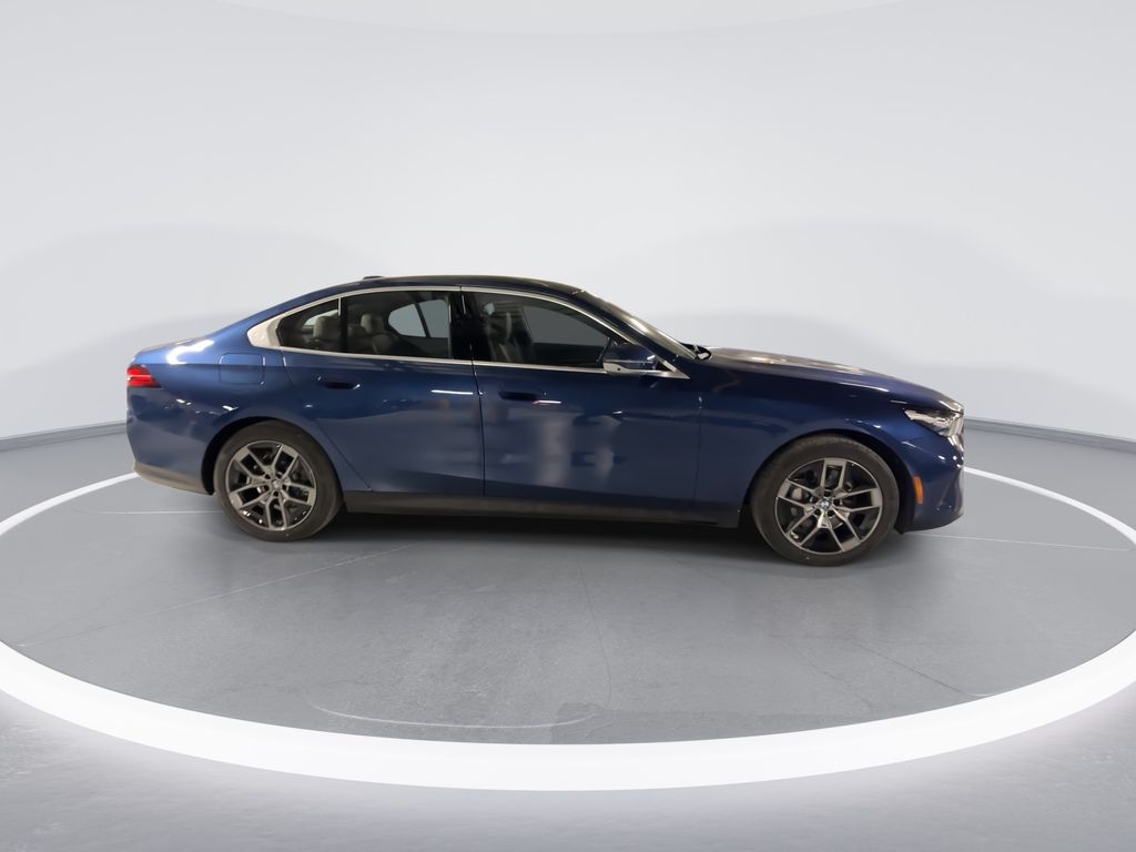 Thumbnail: 2026 BMW 5 Series - 9