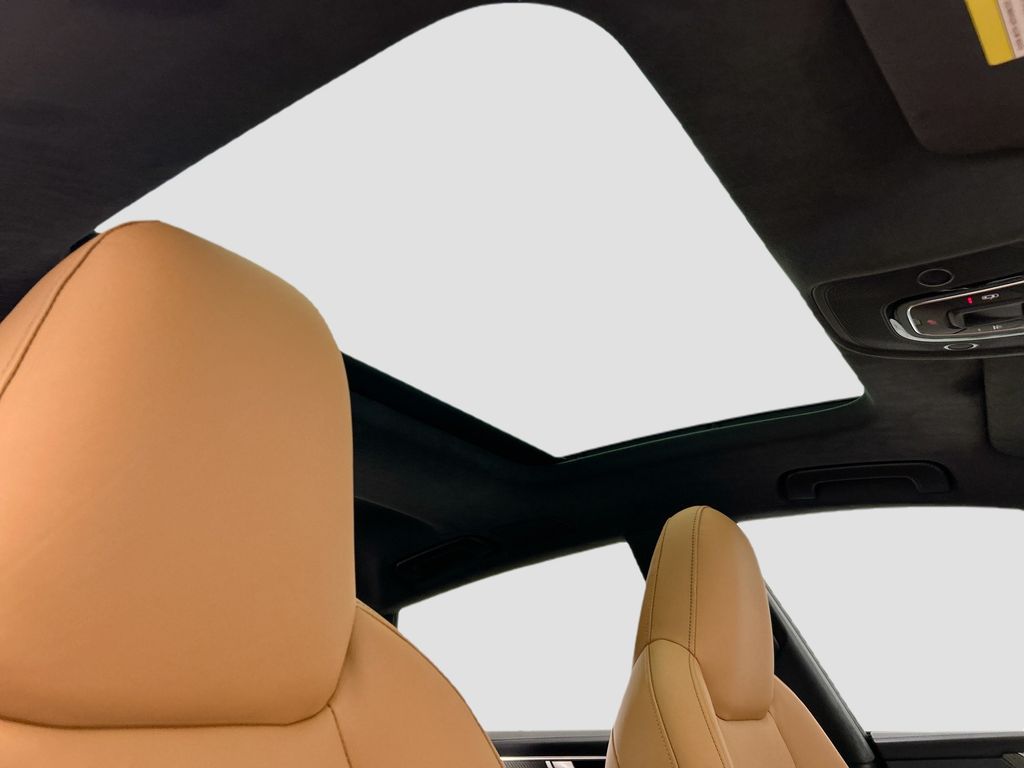 Thumbnail: 2025 Audi RS 7 - 17