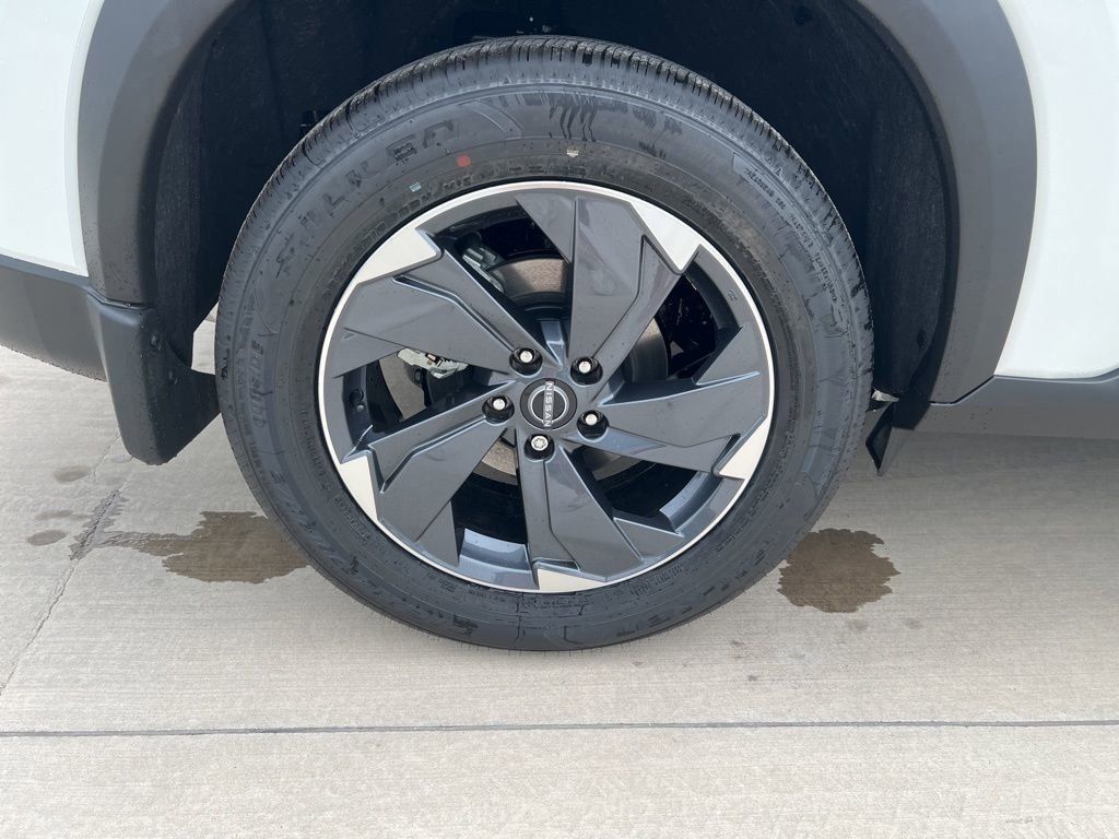 2025 Everest White Pearl Nissan Rogue SV FWD SUV