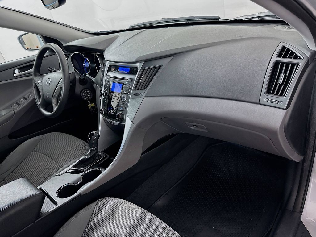 Thumbnail: 2011 Hyundai Sonata - 26