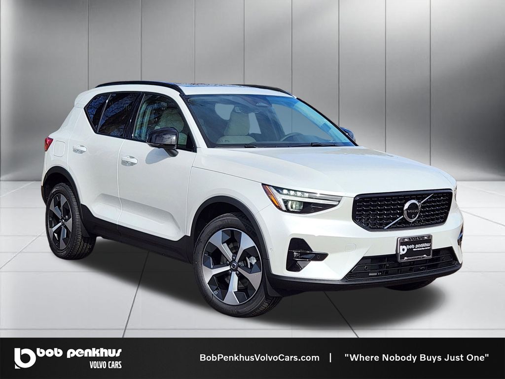 2026 Volvo XC40 B5 Plus