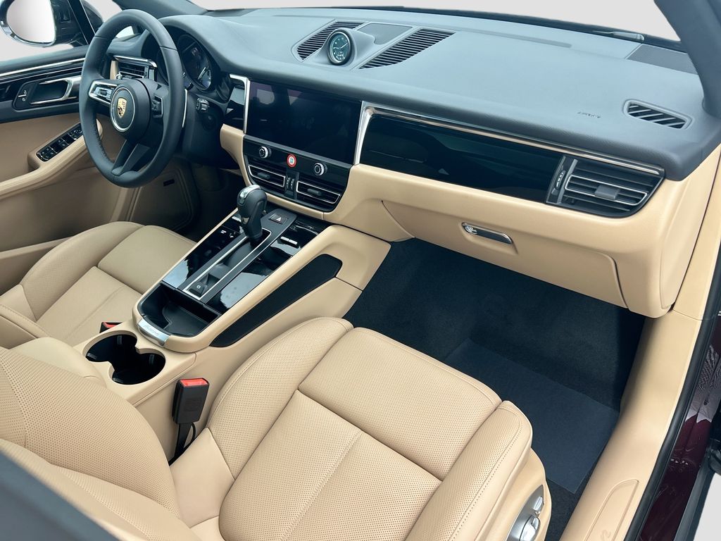 Thumbnail: 2026 Porsche Macan - 20