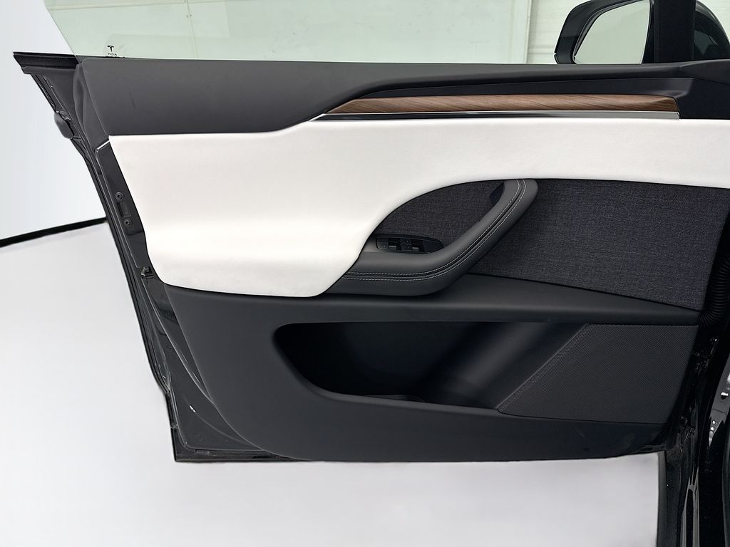 Thumbnail: 2023 Tesla Model X - 23