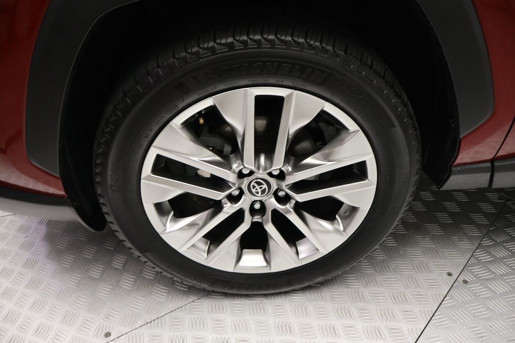 Thumbnail: 2021 Toyota RAV4 - 4