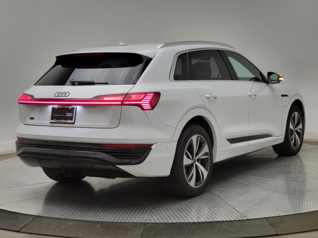 Thumbnail: 2024 Audi Q8 e-tron - 5