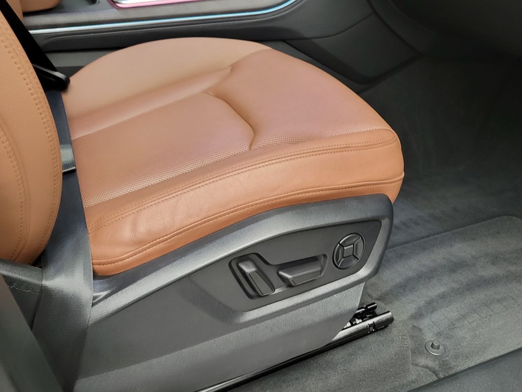 Thumbnail: 2021 Audi Q7 - 15