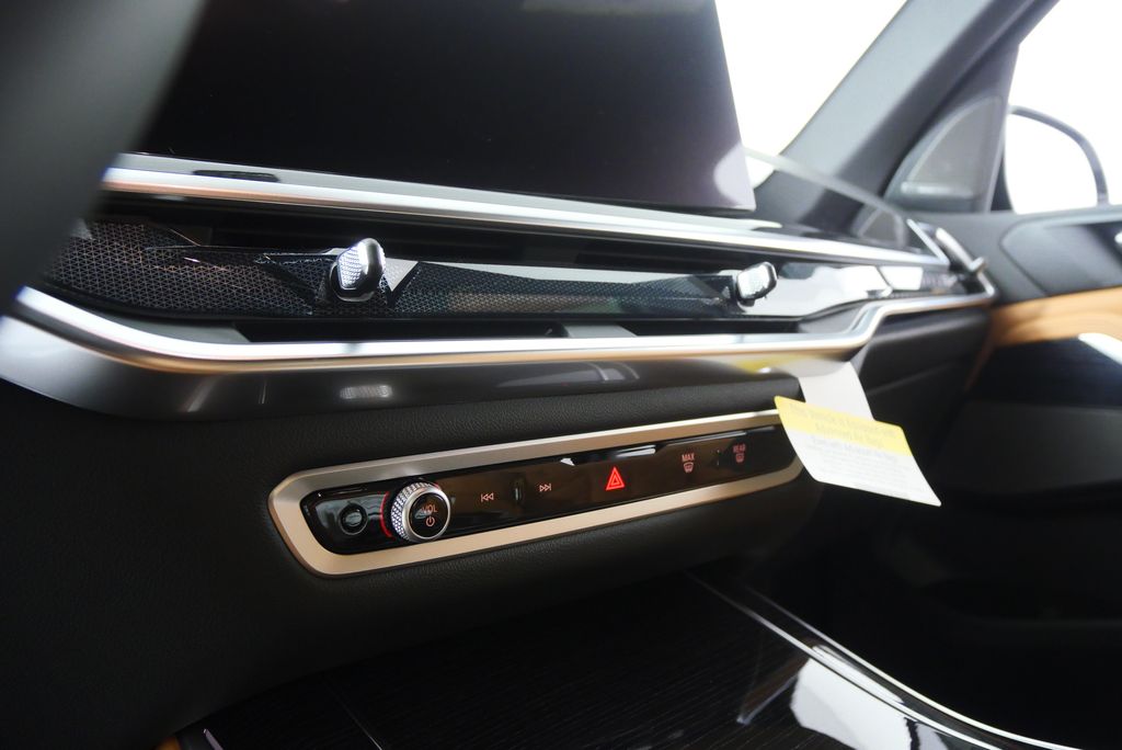 Thumbnail: 2026 BMW X5 - 21