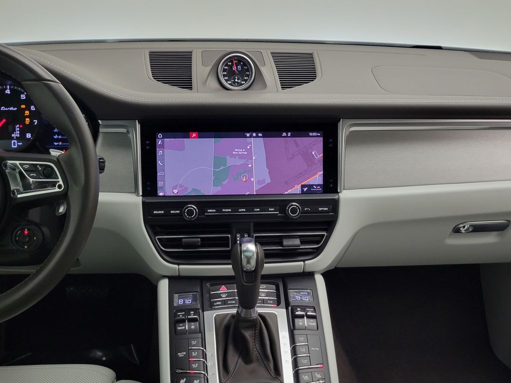 Thumbnail: 2021 Porsche Macan - 18