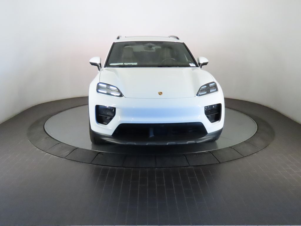 Thumbnail: 2024 Porsche Macan - 10