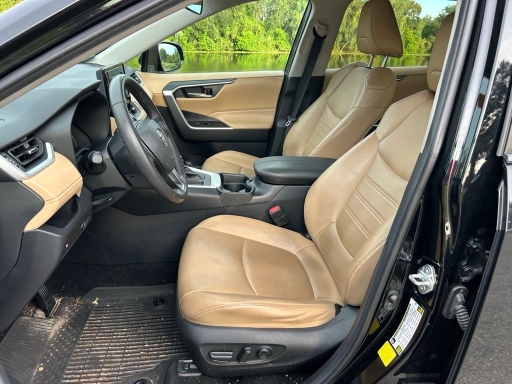 Thumbnail: 2021 Toyota RAV4 - 14