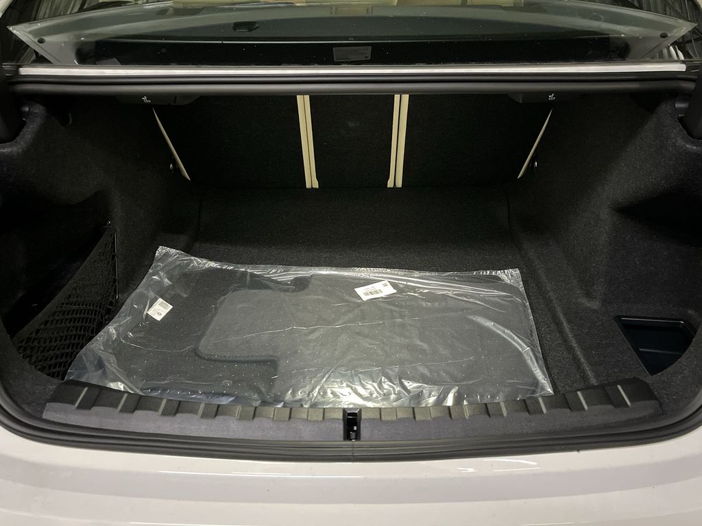 Thumbnail: 2025 BMW 3 Series - 24