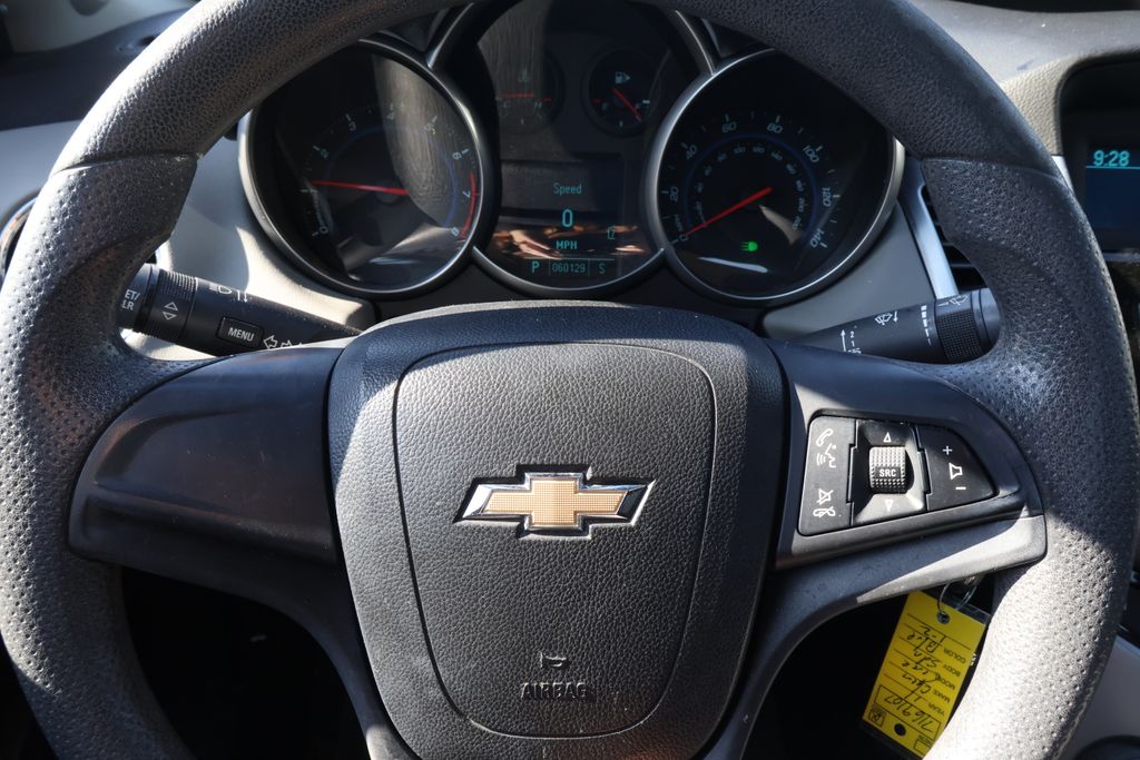 Thumbnail: 2011 Chevrolet Cruze - 16