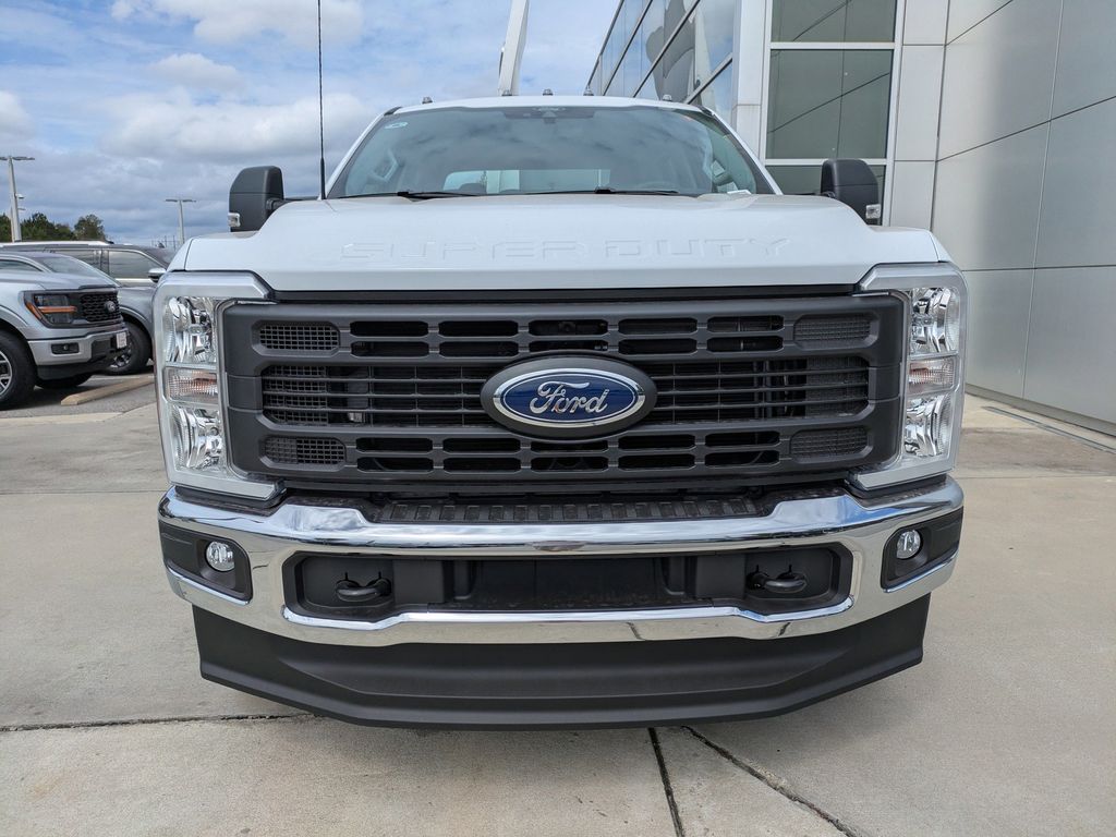 2026 Ford Super Duty F-350 DRW XL