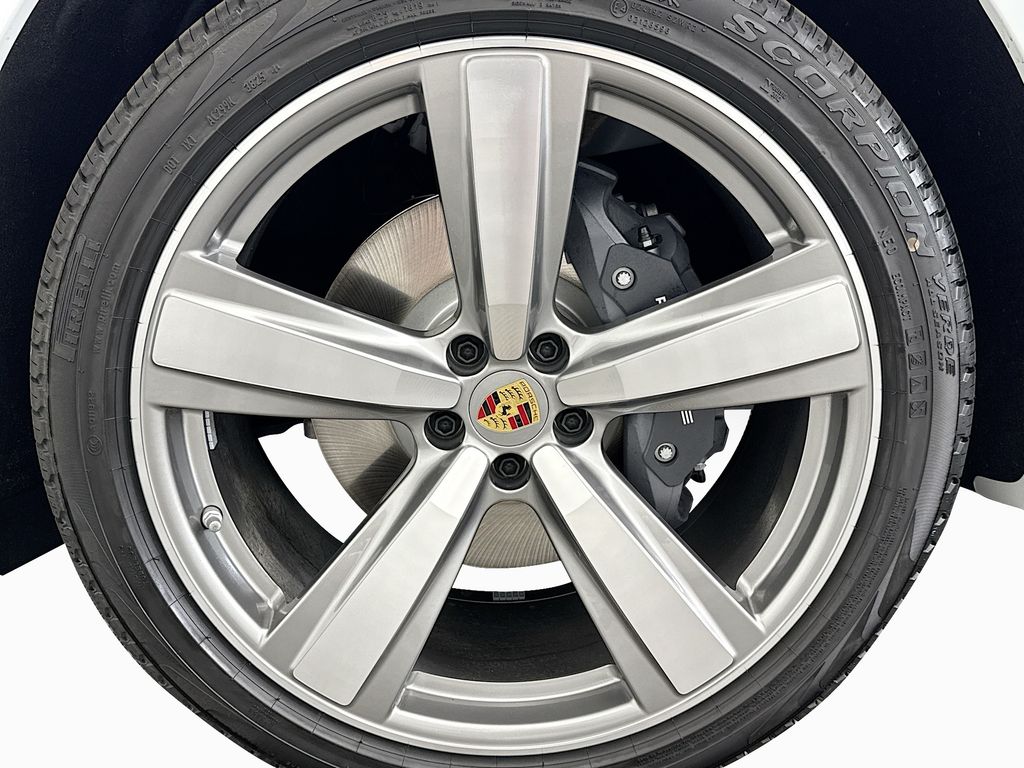 Thumbnail: 2026 Porsche Macan - 31