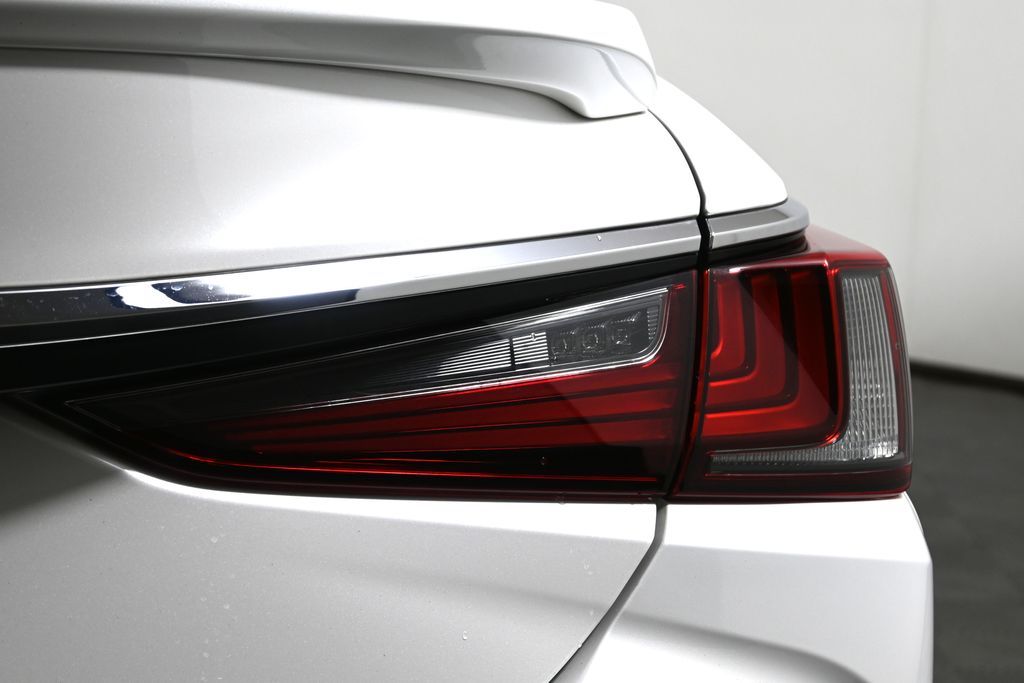 Thumbnail: 2021 Lexus ES - 13