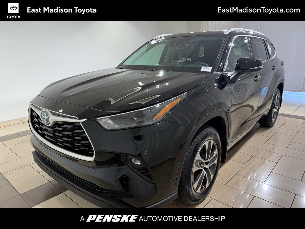 Thumbnail: 2022 Toyota Highlander - 1