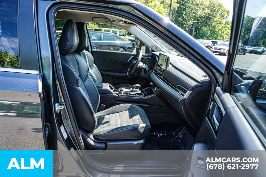Used 2025 Gray Mitsubishi SE image 25