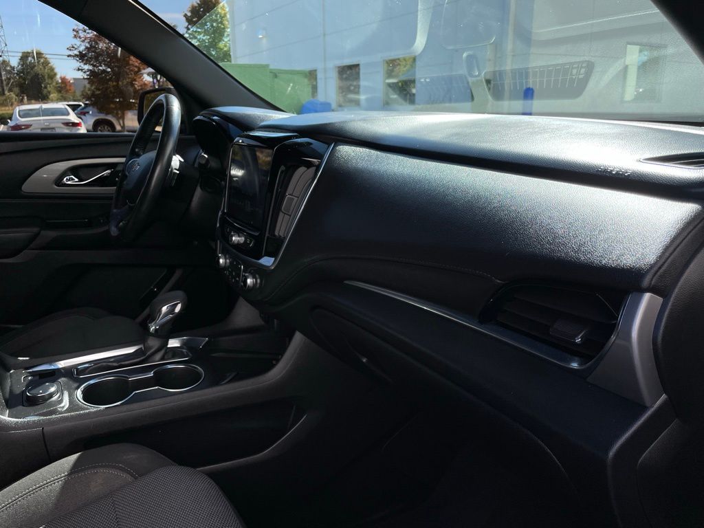 Thumbnail: 2022 Chevrolet Traverse - 32