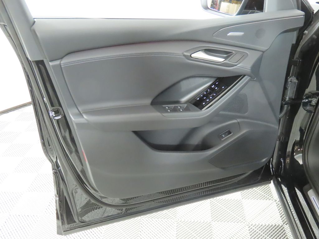 Thumbnail: 2027 Audi Q6 e-tron - 29