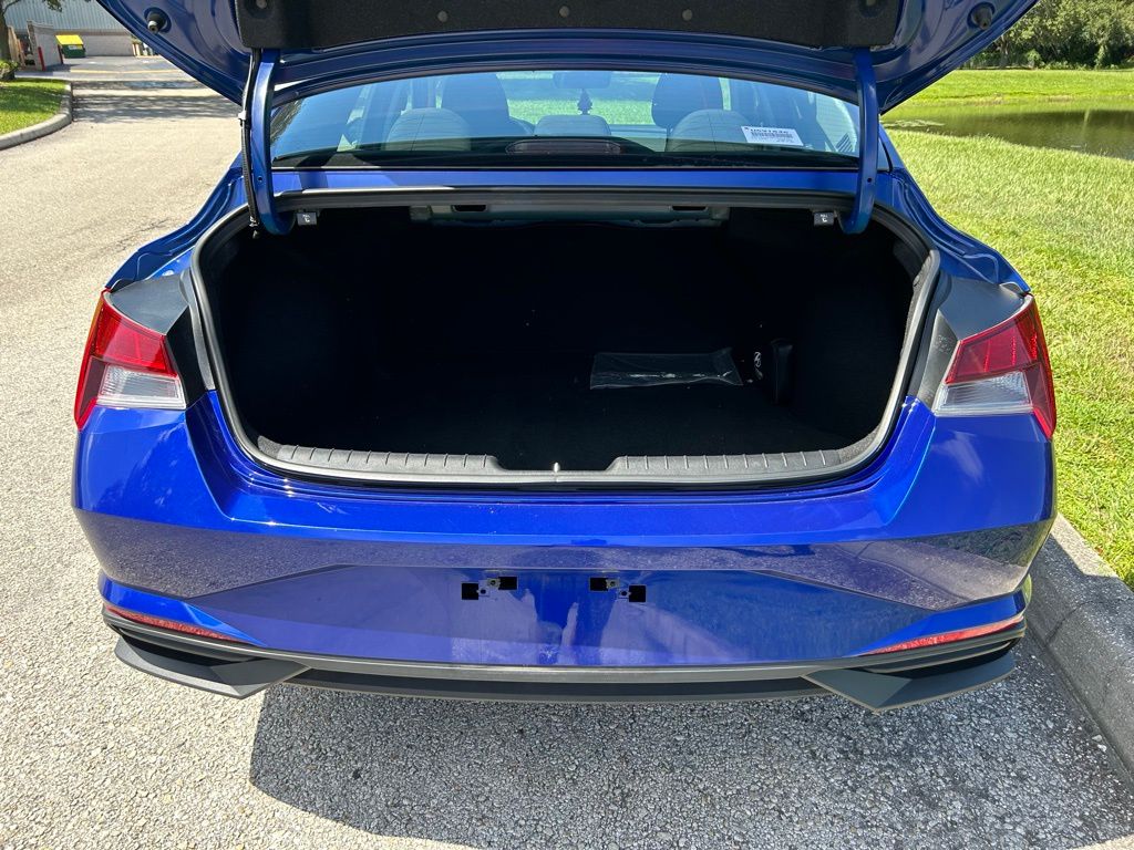 Thumbnail: 2023 Hyundai Elantra - 10