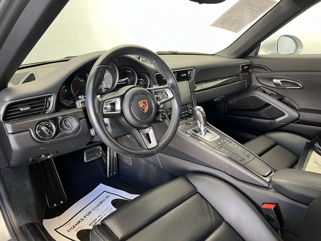 Thumbnail: 2017 Porsche 911 - 4