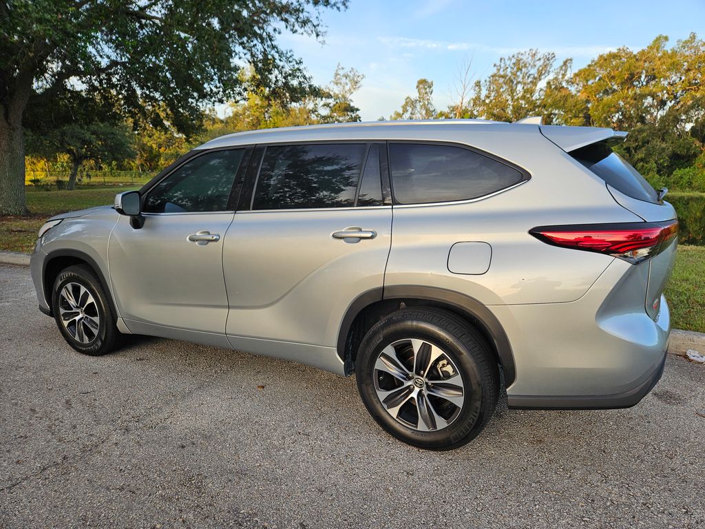 2020 Toyota Highlander XLE 3