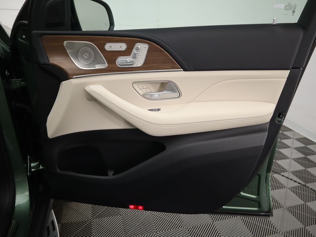 Thumbnail: 2026 Mercedes-Benz GLE - 27