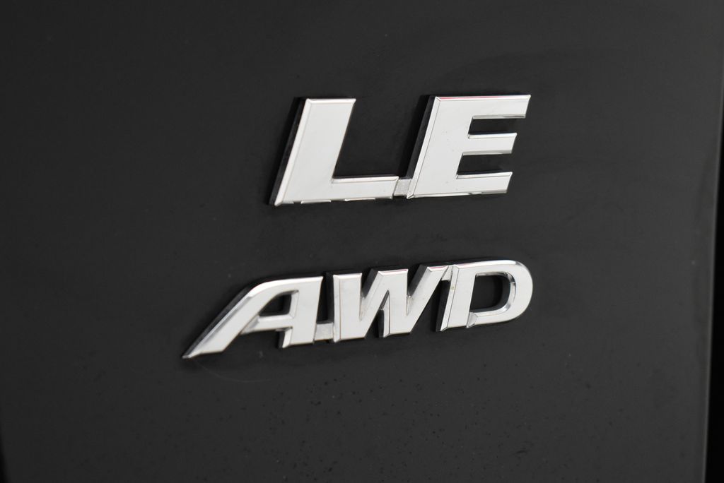 2022 Toyota RAV4 LE 10