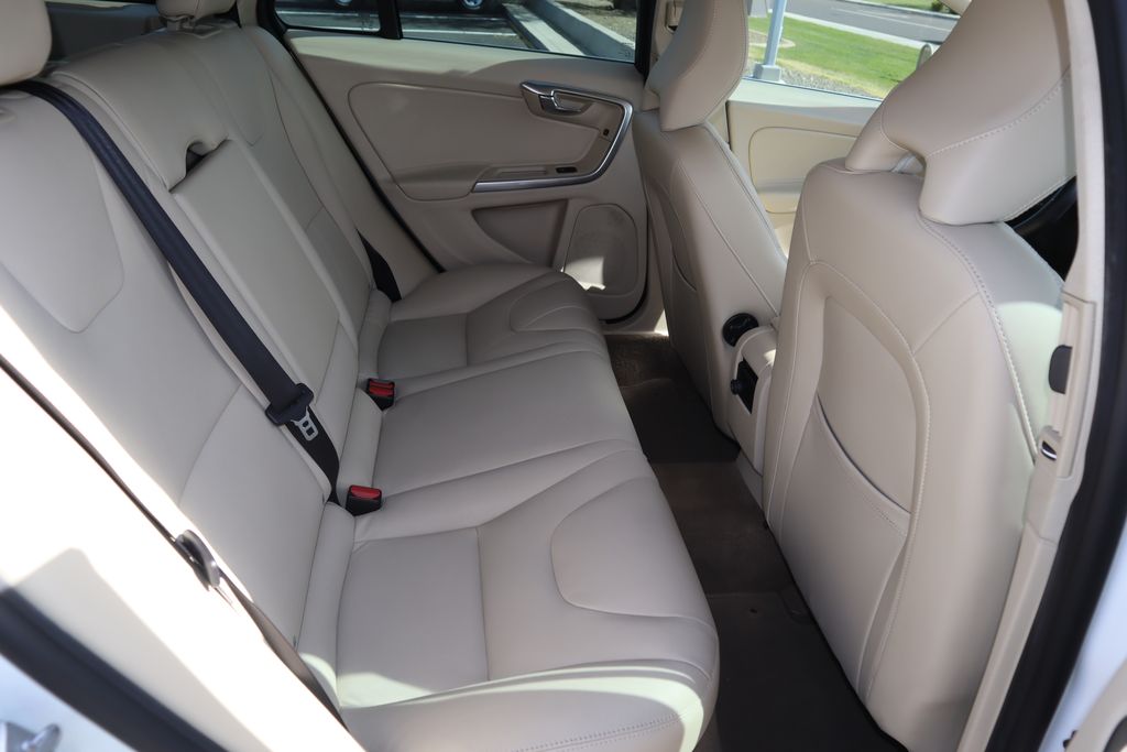 2015 Volvo V60 T5 21