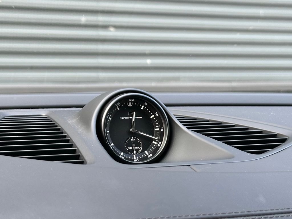 Thumbnail: 2025 Porsche Macan - 30