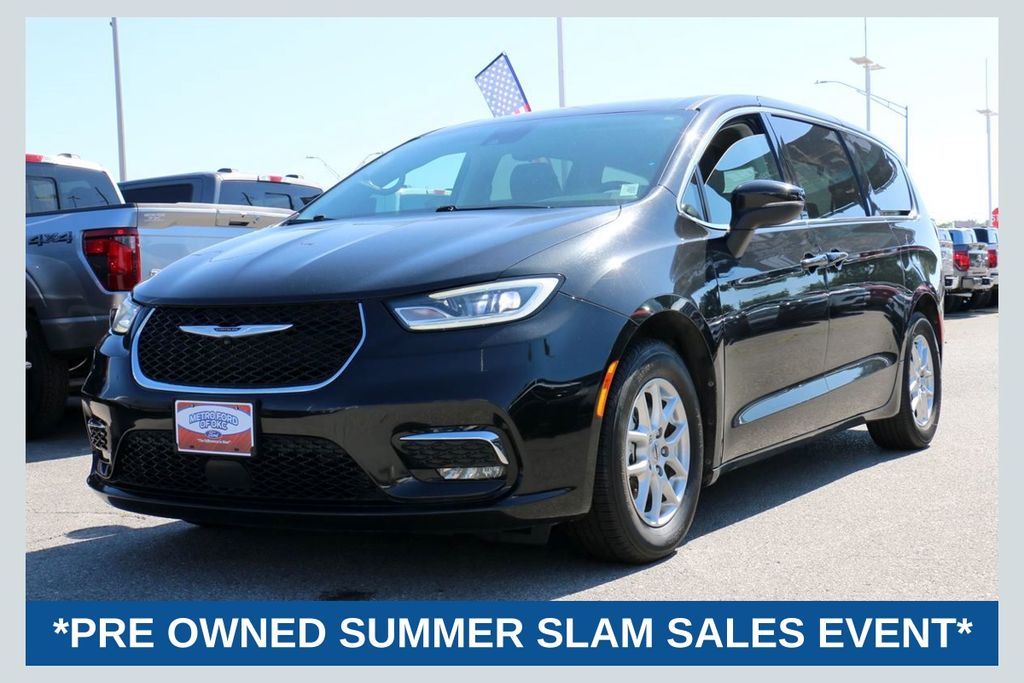 Brilliant Black Crystal Pearlcoat 2023 Chrysler Pacifica Touring L FWD Minivan Front-Wheel Drive 9-Speed Automatic