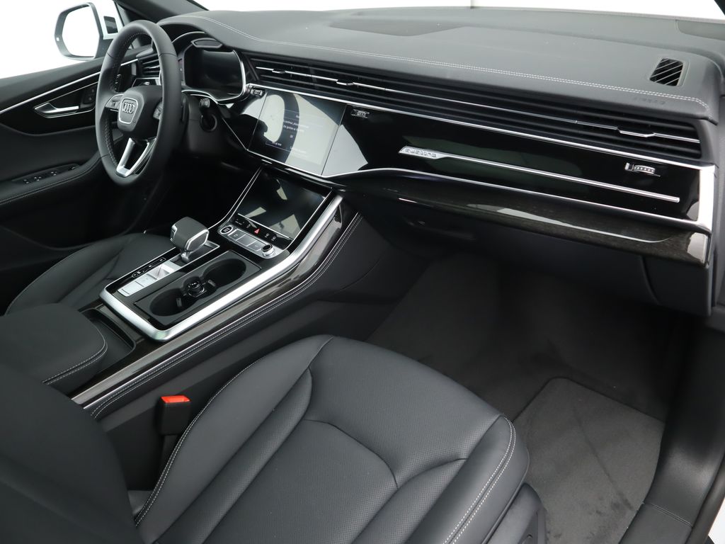 Thumbnail: 2025 Audi Q8 - 18