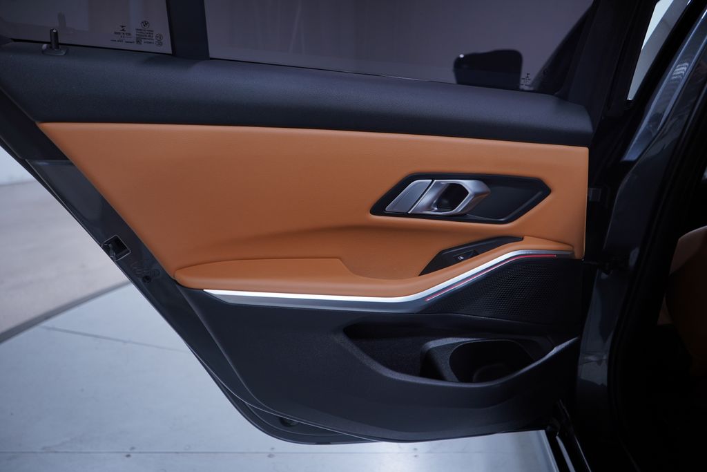 Thumbnail: 2022 BMW 3 Series - 15