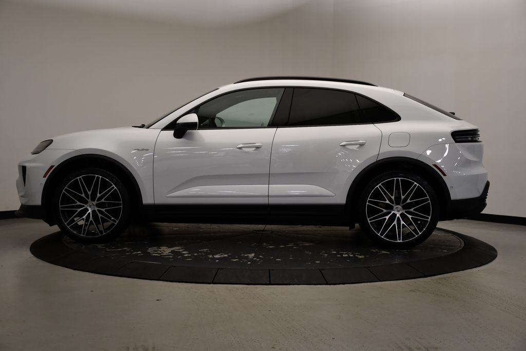 Thumbnail: 2025 Porsche Macan - 2