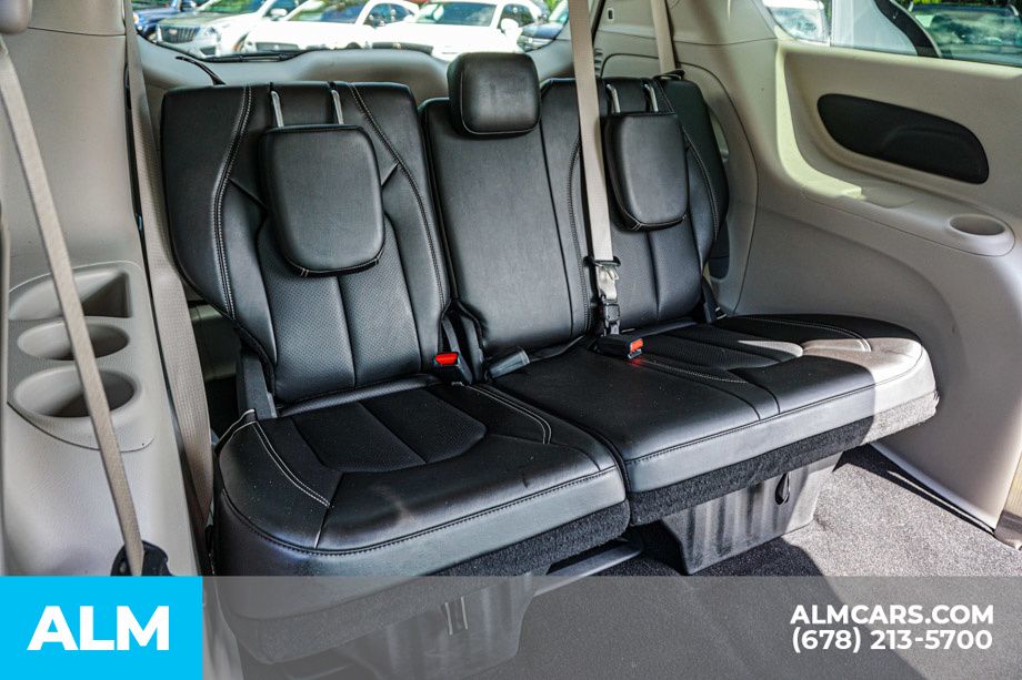 2024 Chrysler Pacifica Touring L photo 18